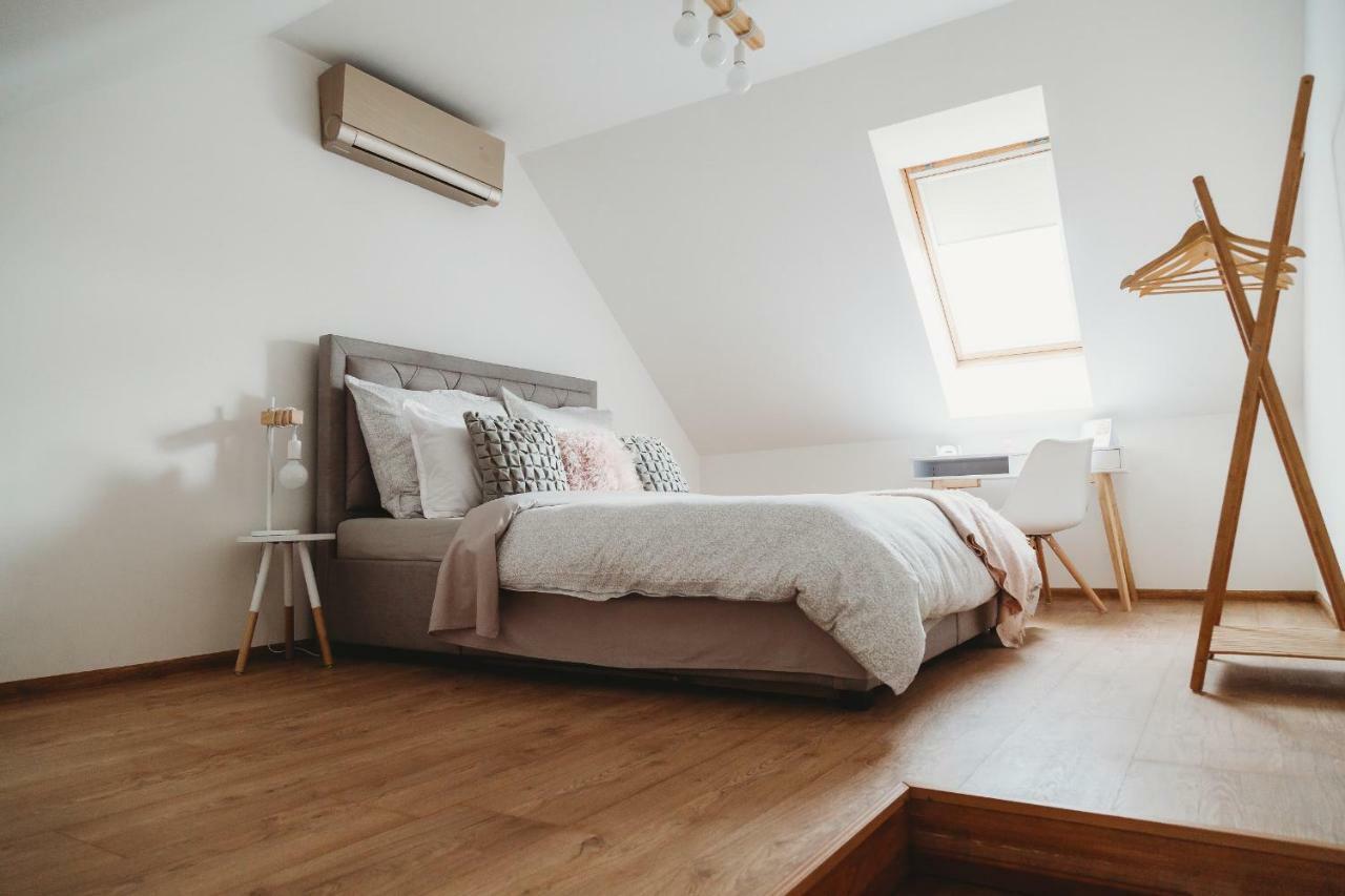 Center City Charming Loft Apartment Кошице Екстериор снимка