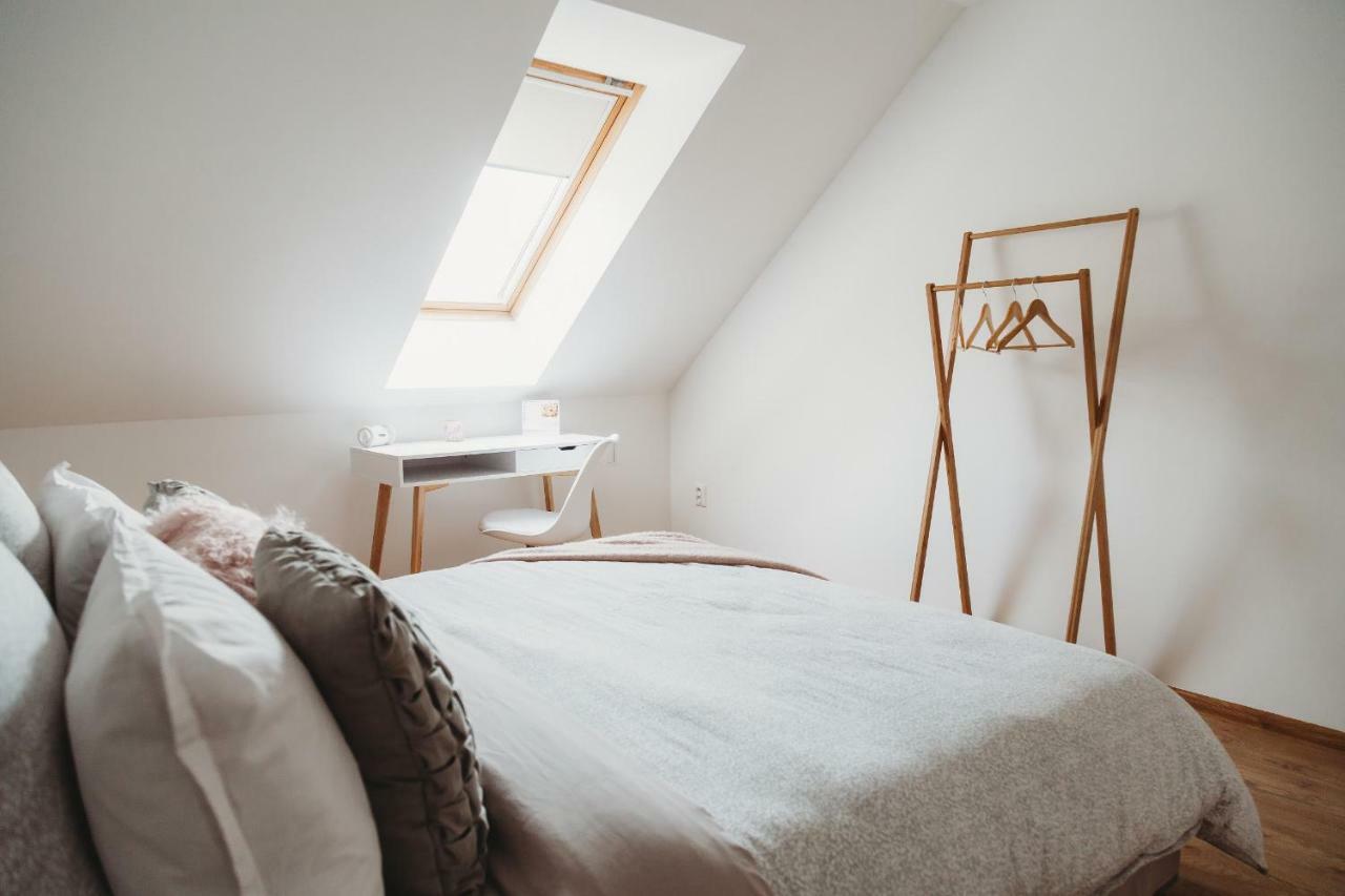 Center City Charming Loft Apartment Кошице Екстериор снимка