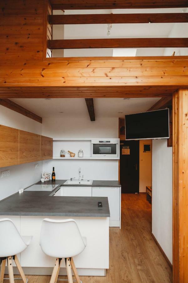 Center City Charming Loft Apartment Кошице Екстериор снимка